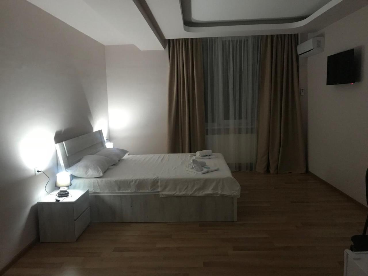 Hotel Caucasus Tbilisi Exterior foto