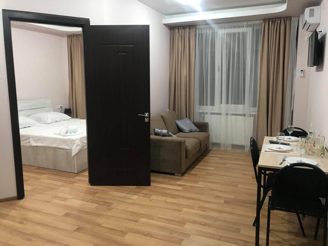 Hotel Caucasus Tbilisi Exterior foto